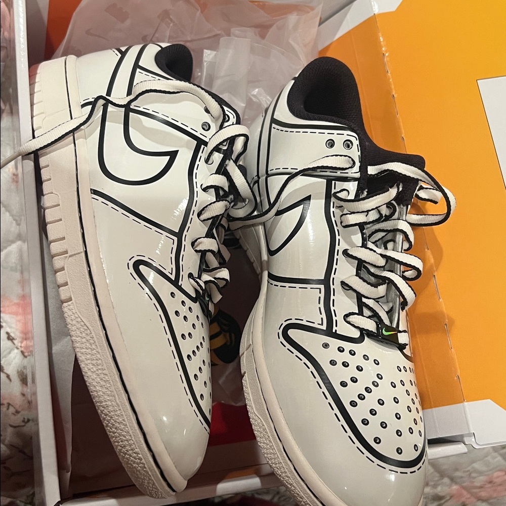 Nike Black and White Sneakers - Picture 2 of 3